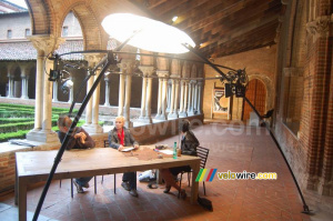 The discussion table with the lighting above it (640x)