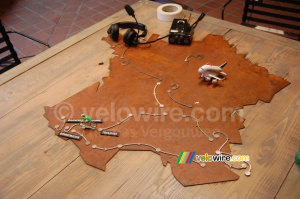 The map of the Tour de France on the discussion table (749x)