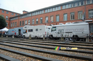 The cars with technical material for the show (726x)