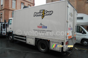 The truck with the generator (725x)