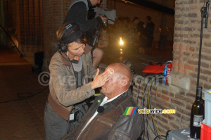 One of the guest gets a final make up (691x)