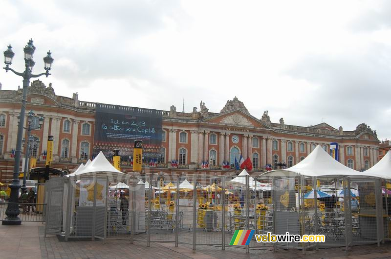 Het Village Départ op het Place du Capitole