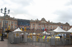 Le Village Départ sur la Place du Capitole (809x)