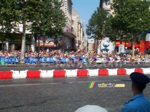 TDF 28/07/2002 (Paris): First tour Champs Elysésées (205x)