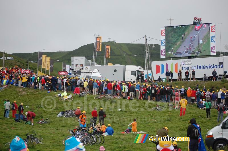 Het publiek bij de aankomst op Hautacam