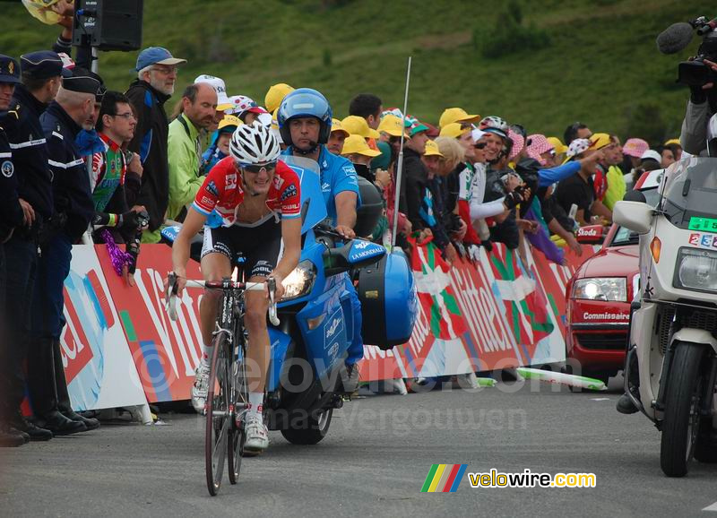 Frank Schleck (CSC Saxo Bank) bij de aankomst op Hautacam