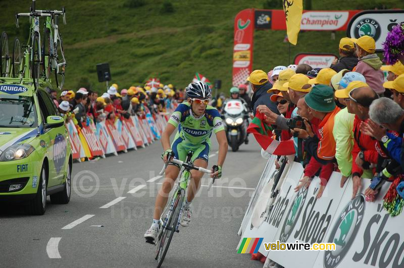 Vincenzo Nibali (Liquigas) bij de aankomst op Hautacam