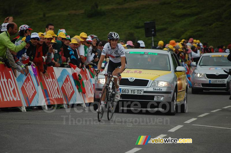 Andy Schleck (CSC Saxo Bank) bij de aankomst op Hautacam