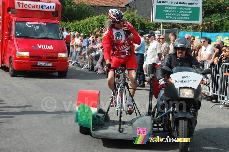 Rémy Ancelle van de Vittel reclamecaravaan in Lannemezan