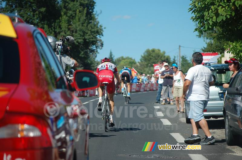 Niki Terpstra (Milram) rijdt weg van Florent Brard (Cofidis) 