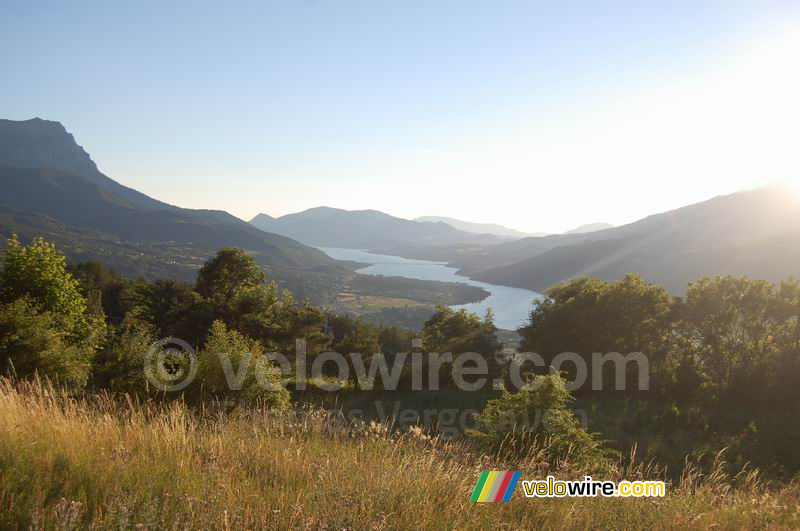 Uitzicht over het Lac de Serre Ponçon