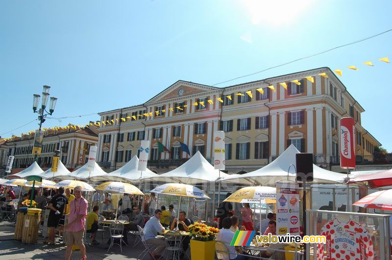 Het Village Départ op het Piazza Galimberti in Cuneo