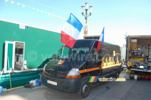 Orange waives the French flag in Italy! (787x)