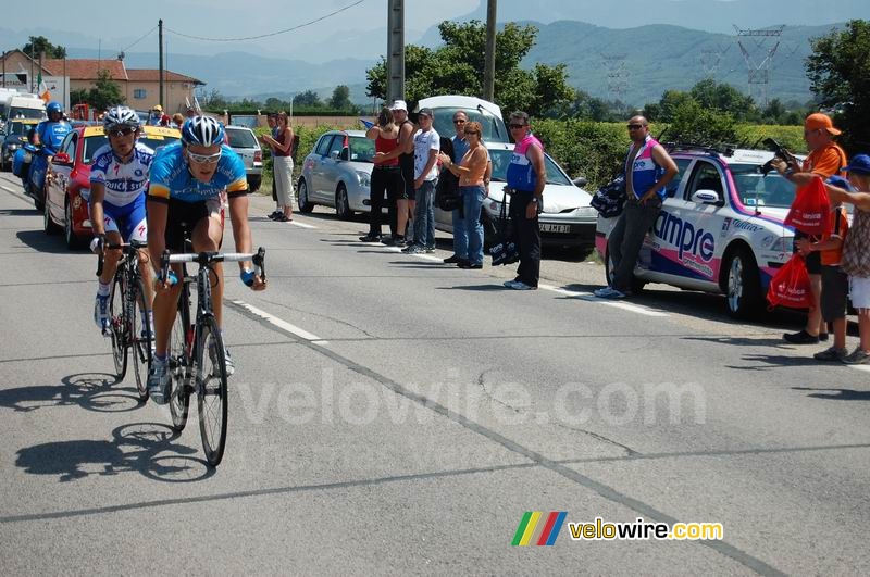 Marcus Burghardt (Team Columbia) & Carlos Barredo (QuickStep) in de ravitailleringszone