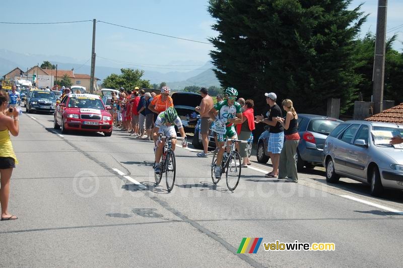 Romain Feillu (Agritubel) & Christophe Le Mevel (Crédit Agricole) in de ravitailleringszone (1)