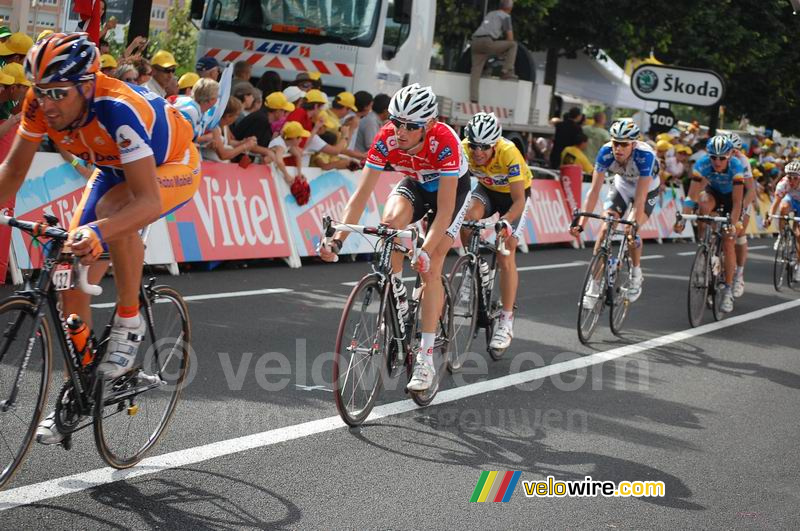 Juan Antonio Flecha (Rabobank), Frank Schleck, Carlos Sastre (CSC Saxo Bank), Ryder Hesjedal (Garmin Chipotle) & Konstantsin Siutsou (Columbia) in Saint Etienne