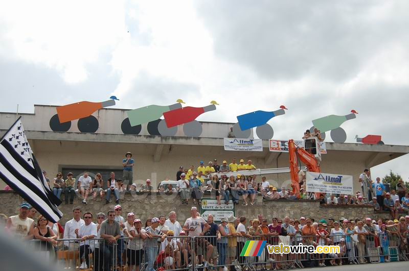 Fietsende wijnflessen in Saint-Pourçain-sur-Sioule