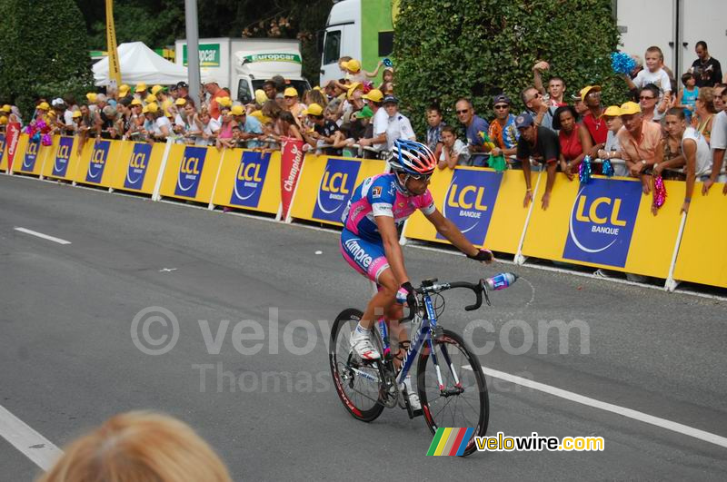 Daniele Righi (Lampre) gooit zijn bidon weg in Montluçon