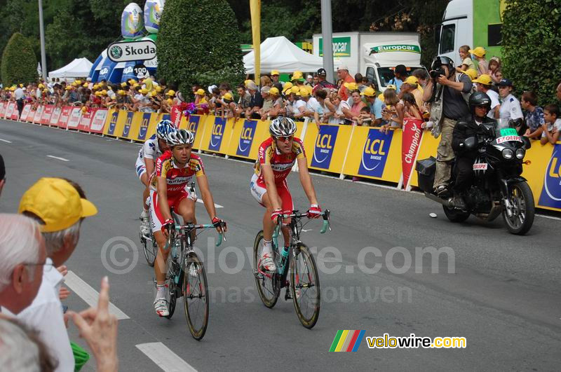 Gianpaolo Cheula, John-Lee Augustyn (Barloworld) & Yoann Le Boulanger (Française des Jeux) bij aankomst in Montluçon