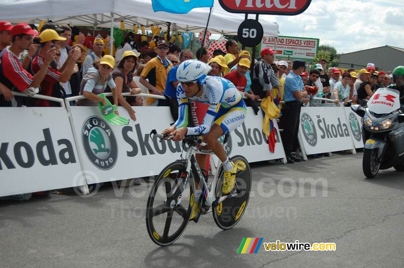 Cyril Dessel (AG2R La Mondiale) bij aankomst in Saint-Amand-Montrond