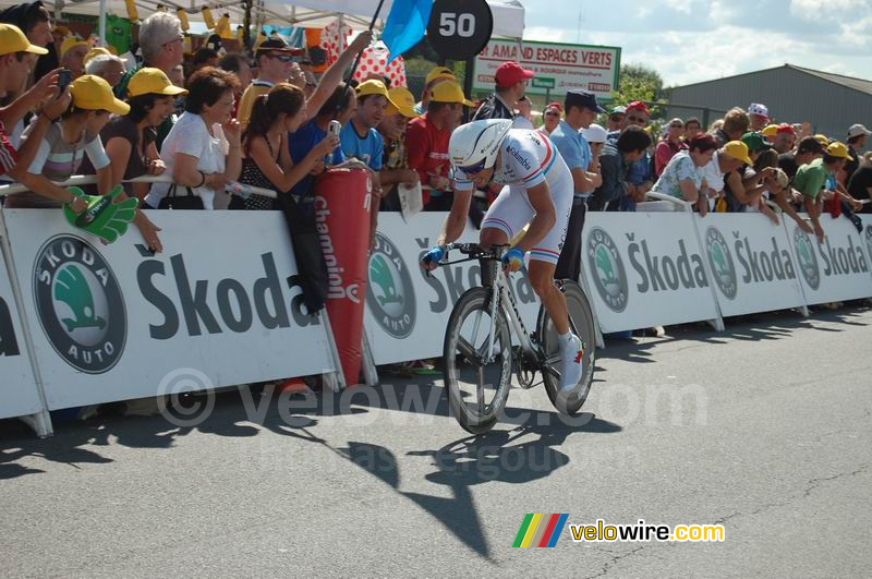 Kim Kirchen (Columbia) bij aankomst in Saint-Amand-Montrond