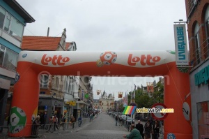 The 1 kilometer arch (580x)