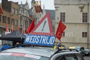 The 'race' (wedstrijd) announcement car (534x)