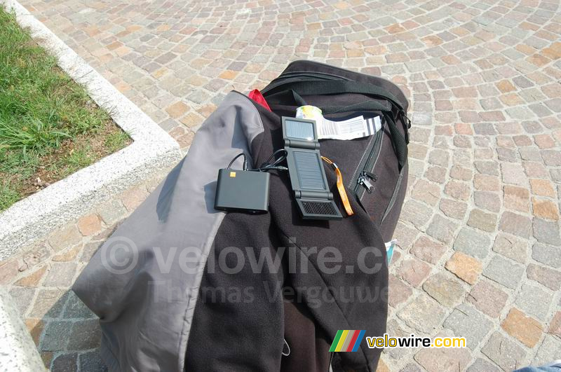 Busto Arsizio: aangekomen op het station ging mijn zonnelader uit de tas om in het zonnetje op te laden zodat ik later mijn telefoon op kon laden!