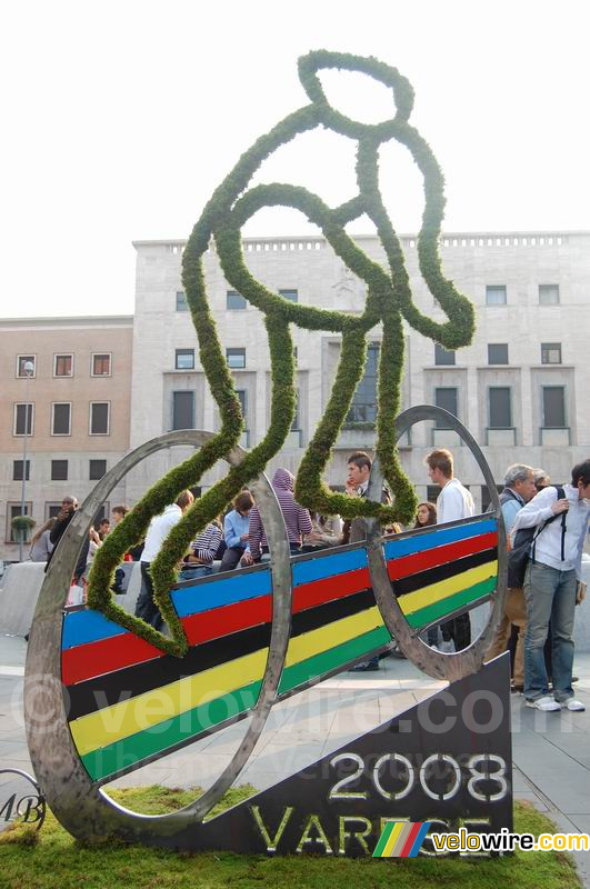 Het Varese 2008 logo op de Piazza Monte Grappa