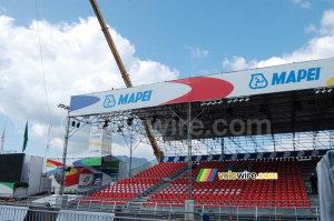 Signature platform and grandstand in the Mapei Cycling Stadium (647x)