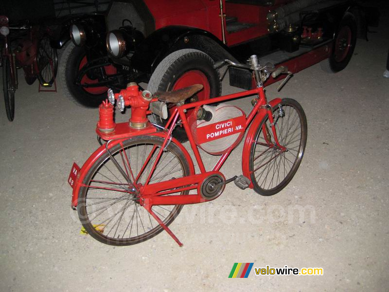 Een fiets van de brandweer