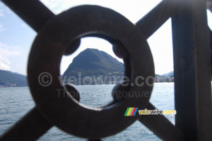 View over the lake of Lugano towards Caprino - through the gate (637x)