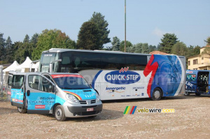 The QuickStep bus and the Belgian team car (821x)