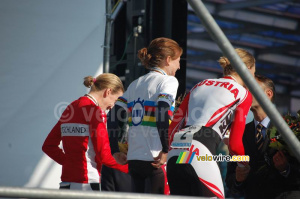 The podium for the ladies time trial: 1/ Amber Neben (USA), 2/ Christiane Soeder (Austria) en 3/ Judith Arndt (Germany) (638x)