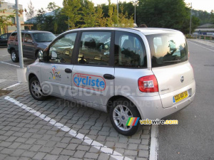 The car of the Fédération Française de Cyclisme / the magazine La France Cycliste at the supermarket (790x)