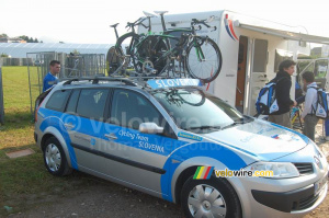 The Slovenian cycling team car (836x)
