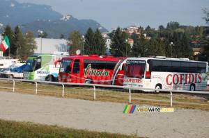 The Liquigas, Vittoria (Barloworld) and Cofidis buses (838x)