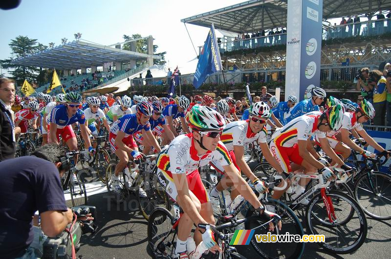De start met de Portugese en Franse ploegen