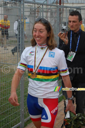 Nicole Cooke (Angleterre), nouvelle championne du monde dans son maillot de championne (1067x)