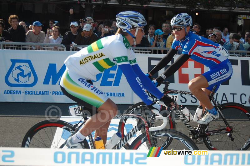 Onderonsje tussen Allan Davis (AUS) en Alexander Efimkin (RUS), ploeggenoten bij QuickStep