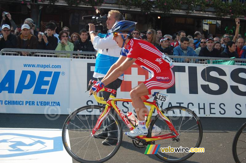 Russell Downing GBR on Alejandro Valverde s Pinarello Prince of