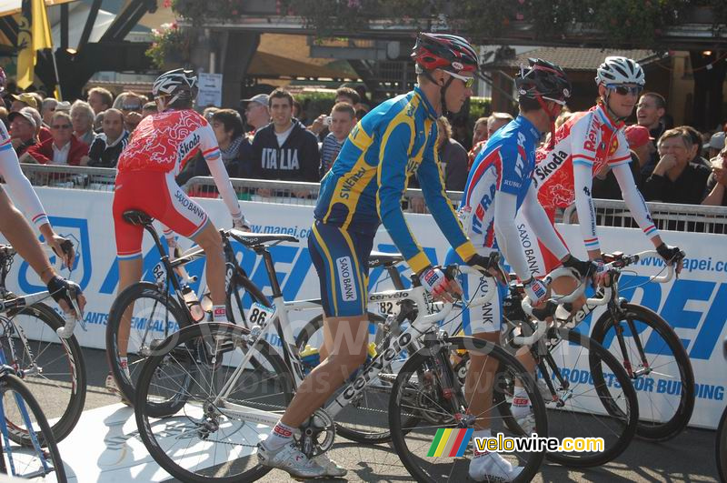 Marcus Ljungqvist (SWE), Alexandr Kolobnev (RUS), Frank Schleck (LUX) & Andy Schleck (LUX) die omdraait (CSC Saxo Bank)