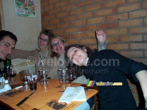 Restaurant Chez Papa: Cédric, Isabelle, Aude & Marie (811x)