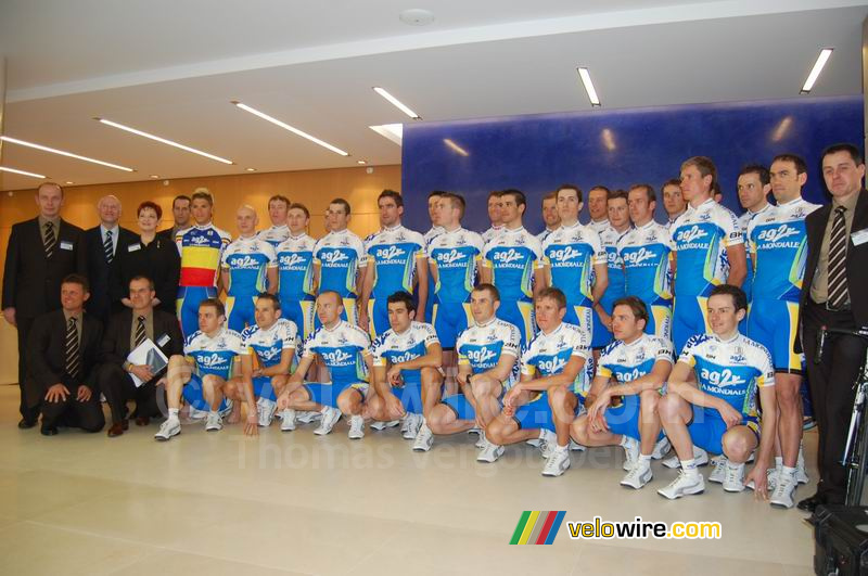 De officiële groepsfoto van de AG2R La Mondiale ploeg (2)
