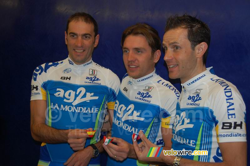 José Luis Arrieta, Rinaldo Nocentini & Stéphane Goubert met de vlaggetjes van hun land