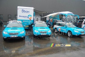 Les voitures, le camion et le bus de l'équipe BBox Bouygues Telecom (1466x)