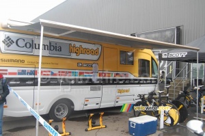 Le minibus de l'équipe Columbia Highroad (879x)