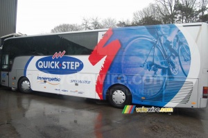 Le bus de l'équipe Quick.Step (927x)