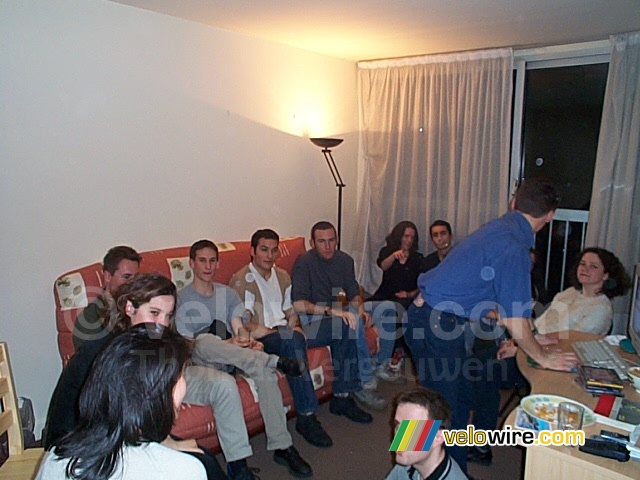 [Housewarming Florent]: vlnr Grace, Marie, Stefan, Sébastien, Cédric, Bernard, Virginie, Fabian, Florent, Anne-Cécile en op de grond Olivier