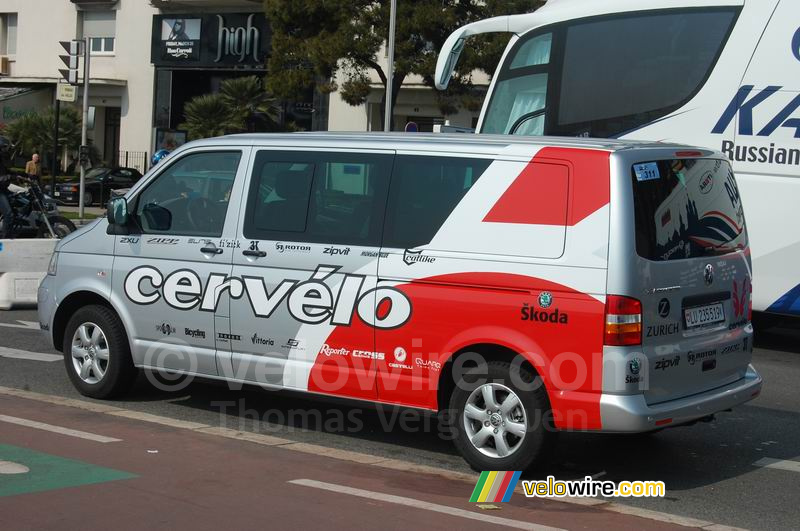 Een busje van Cervélo TestTeam